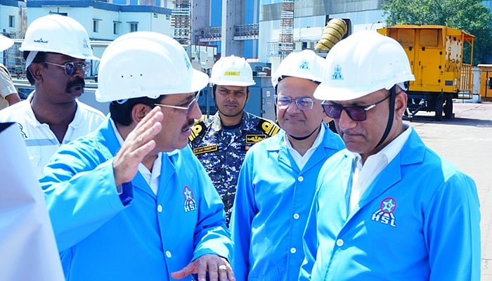 Secretary (Defence Production) visits Hindustan Shipyard