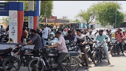 Long queues at fuel pumps in Latur; collector issues fresh guidelines on supply