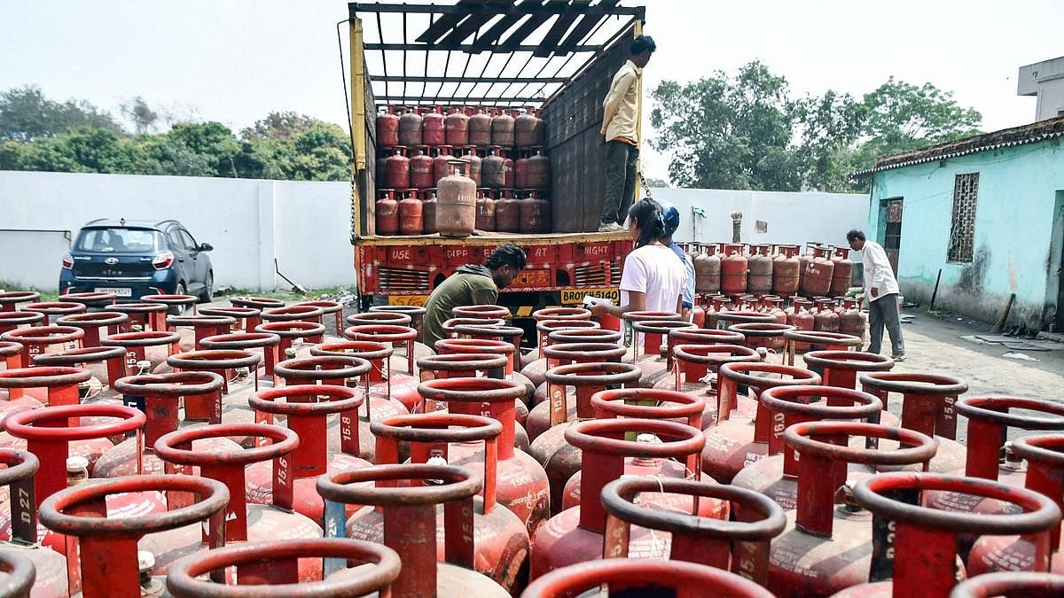 Govt asks PSU fuel retailers to build 30-day LPG buffer stock amid supply concerns