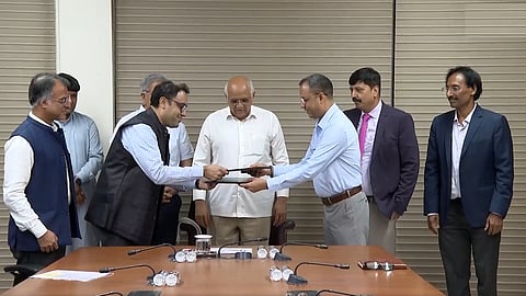 HUDCO, Govt of Gujarat ink MoU for Rs 1 lakh crore infrastructure financing
