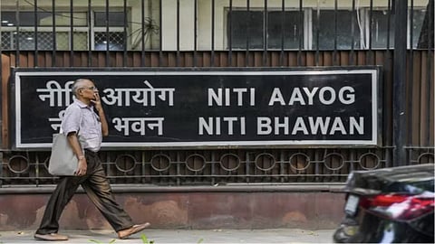 Alt="NITI aayog invites retired govt officers for consultant posts"