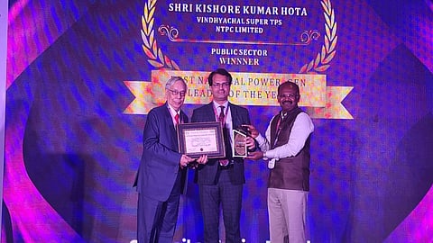 NTPC Vindhyachal ED Kishore Kumar Hota honoured with ‘Leader of the Year’ award