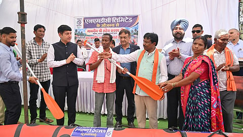 Alt="NMDC provides four speed boats to Chhattisgarh for flood rescue operations"