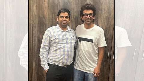 Alt="Accused IRS officer Harish Kumar Tanwar (Left) with comedian Sunil Grover"
