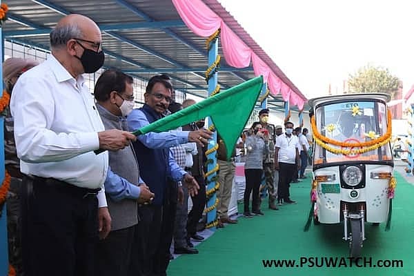 Delhi Metro introduces e-rickshaw facility from Jamila Millia Islamia ...