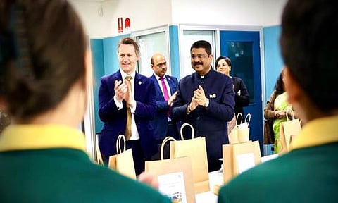 सिडनी में विभिन्न स्कूलों, उच्च शिक्षण 