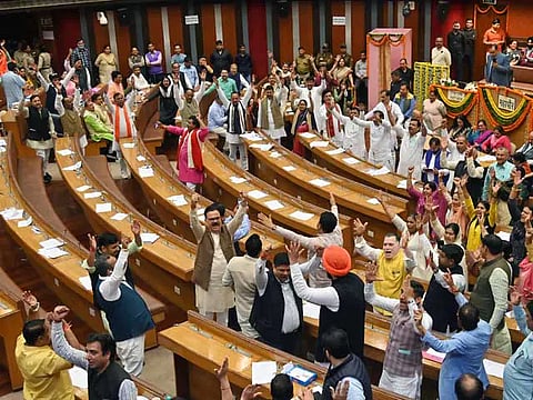 Discount of everything in Municipal Corporation of Delhi, broke mike, threw bottles