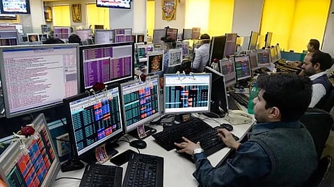 गिरावट के साथ बाजार बंद, सेंसेक्स 0.55% गिरा, मेटल हुआ फीका