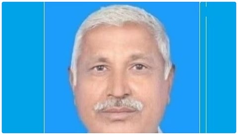 March 11, 2025 – In a shocking incident, BJP leader Gulfam Singh Yadav was murdered in a cold-blooded attack when three unidentified men allegedly injected him with poison. The crime, which unfolded in a dramatic fashion, has left the political and local communities in shock.

According to police reports, the attackers arrived on a bike and approached Yadav under the pretense of asking for water. As he responded to their request, they allegedly overpowered him and injected a toxic substance before fleeing the scene. Yadav collapsed shortly after and was rushed to a nearby hospital, where doctors declared him dead.

Authorities have launched a full-scale investigation, reviewing CCTV footage and questioning witnesses to track down the culprits. Political leaders have condemned the incident, demanding swift justice.

The motive behind the murder remains unclear, but preliminary reports suggest possible political or personal rivalry. Police have assured that all angles are being examined and that those responsible will be brought to justice soon.

This brazen killing has raised concerns over security for political figures, with calls for stronger measures to prevent such targeted attacks.