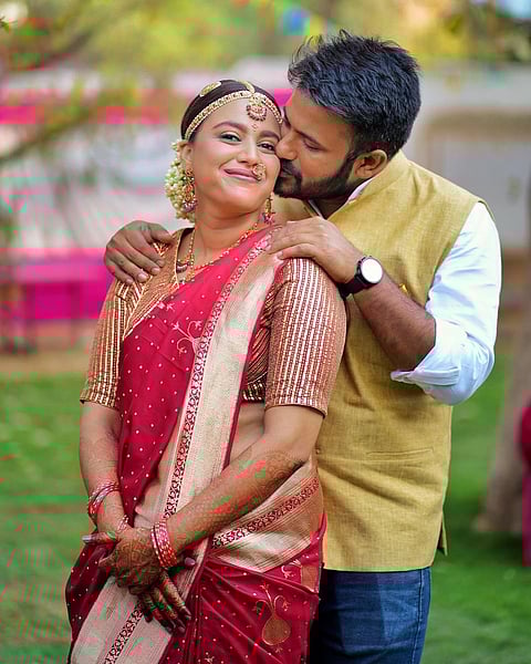 अभिनेत्री स्वरा भास्करचे साऊथ इंडियन ब्राईडल लुकमधील पतीसोबत फोटो