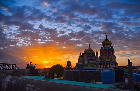 गडाला नव लाख पायरी... देवा तुझी सोन्याची जेजुरी...