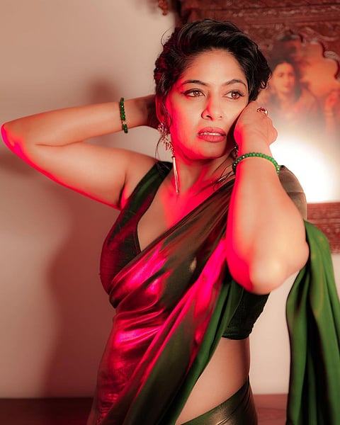 श्वेता शिंदेचा 'swag in sari' एकदा पाहाच !