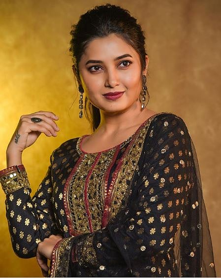 प्राजक्ताची फुले जणू तुझ्याच साठी