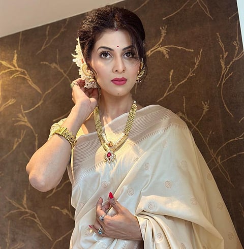 तुला पाहून श्वास रोखला माझा, कधी भेटशील सांग