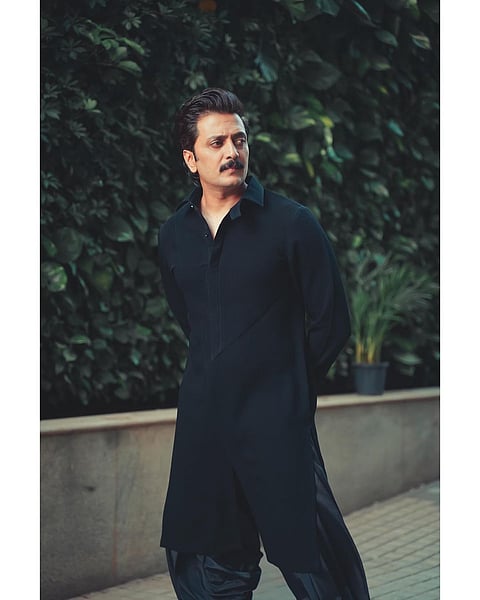 'लय भारी' साहेब... रितेशच्या नवीन लूकवर चाहत्यांचा कमेंट्सचा पाऊस