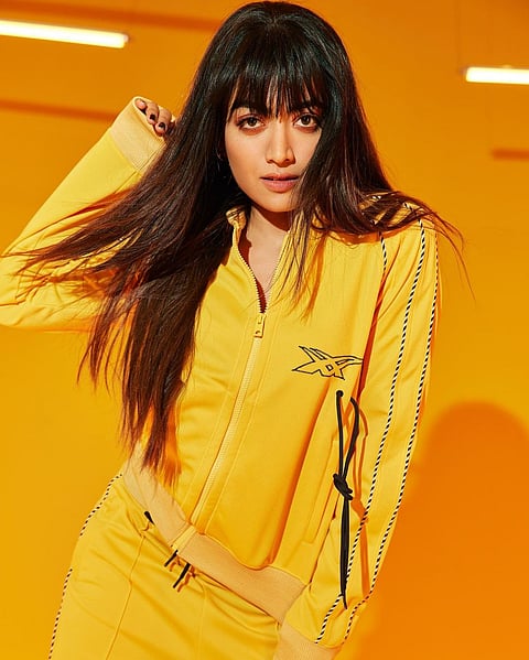 असे फोटो टाकत राहिलीस तर चायना आणि कोरियाचीपण नॅशनल क्रश होशील