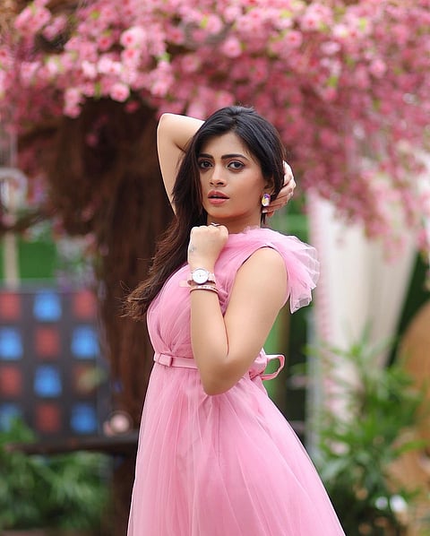 Ruchira Jadhav : बॉयफ्रेंडला सोडून हार्ट शेप दाखवत रूचिरा आणखी कोणाच्या प्रेमात?