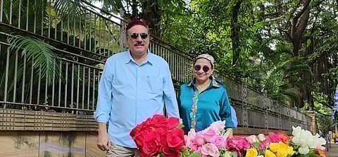 पारसी नववर्षानिमित्त बोमन ईरानी पत्नीसमवेत अग्यारी येथे प्रार्थनेला