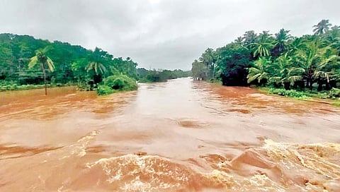 गाेवा राज्यात धुवाधार पावसाने जबरदस्त तडाखा