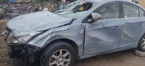 पुणे-सोलापूर महामार्ग : ताबा सुटलेल्या चारचाकीच्या धडकेत तरुण मुलगी ठार