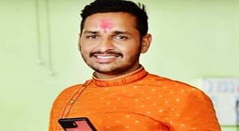 पैठण तालुक्यातील महेशने वैयक्तिक आयुष्याला कंटाळत आत्महत्या केली.