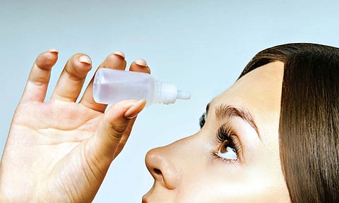 आय ड्रॉप कसे वापरायचे, याबद्दल माहिती असणे आवश्यक