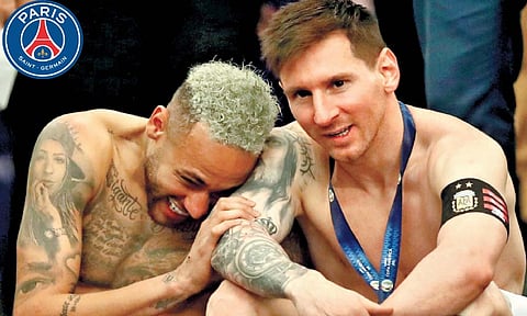 बार्सिलोनासोबतच्या आपल्या 17 वर्षाच्या काळात 682 गोल करणार्‍या मेस्सीचे इन्स्टाग्रामवर 245 मिलीयन फॉलोअर्स आहेत.