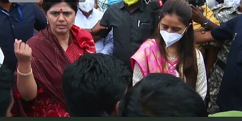 अंगार-भंगार.. कसल्या घोषणा देता; पंकजा मुंडे यांनी समर्थकांना सुनावले