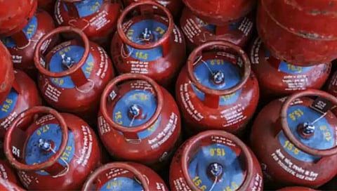 विनाअनुदानित घरगुती गॅस सिलेंडर महागले