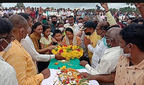 कोल्‍हापूर : कुटवाडचे जवान राजेंद्र पाटील यांच्या पार्थिवावर अंत्यसंस्कार