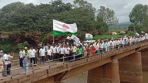 आक्रोश पुरग्रस्तांचा पदयात्रेस राजू शेट्टी यांच्या नेतृत्वात सुरू करण्यात आली