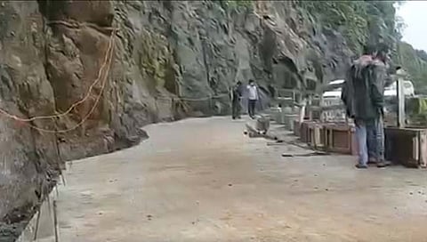 दिड महिन्यानंतर आंबेनळी घाट रस्त्यावरील वाहतूक अखेर सुरु