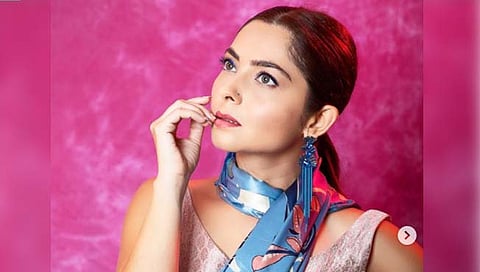 Sonalee Kulkarni : गुलाबी रंगात निळी साडी, मोकळी पाठ अन्…