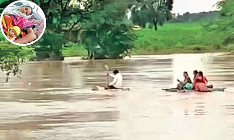 परभणी : गर्भवतीने भर पुरात थर्माकोल तराफ्यातून ओलांडली नदी