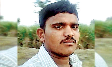 सोलापूर : अतिवृष्टीमुळे नुकसान; तरुण शेतकर्‍याची आत्महत्या