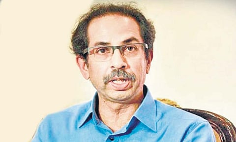 परप्रांतीयांची नोंद ठेवा : मुख्यमंत्री