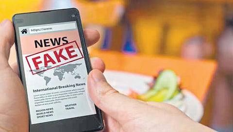 सोशल मीडिया, वेब पोर्टल्सवर फेक न्यूज