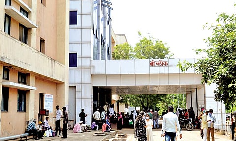 सोलापूर : सिव्हिल हॉस्पिटलमधील याच बी ब्लॉकमध्ये खून झाला.