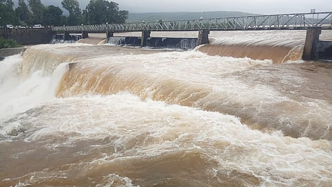 राधानगरी धरणाचे दोन स्वयंचलित दरवाजे उघडले