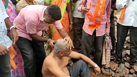 ओणी – अणुस्कुरा मार्ग खड्डेमय झाल्याने मनसेचे पिंडदान विधी करत आंदोलन