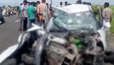 बोरगाव : कार, पिकअपचा भीषण अपघात, २ जण ठार