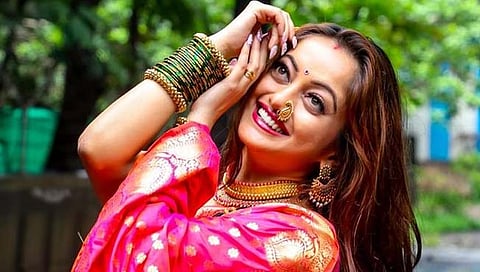 मुंबई-पुणे हायवेवर मानसी नाईकचा वेगळा अंदाज, लोक म्हणाले…