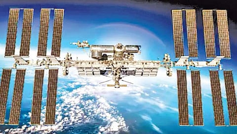 आंतरराष्ट्रीय अंतराळ स्थानकावर भेग!