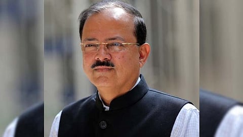 खासदार सुभाष भामरे यांना वायू सेनेच्या विमानाने मुंबईला हलवले