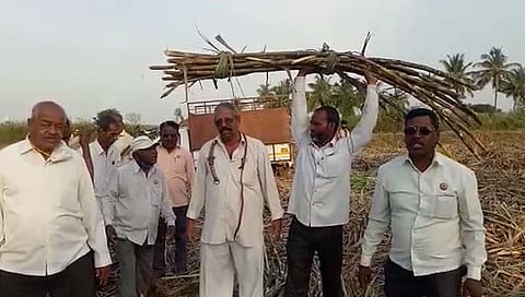 एकरकमी चार हजार रुपये ऊस दरासाठी मिरज तालुक्यात शेतकरी संघटनेची पहिली ठिणगी