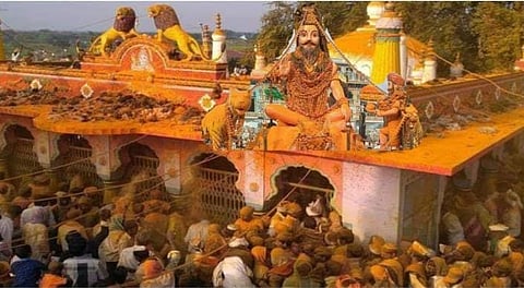 जत : हुलजंती( ता. मंगळवेढा )येथे श्री बिरोबा महालिंगराया या गुरु शिष्य भेटीच्या पालखी सोहळ्याची तयारी जोरात सुरू आहे.