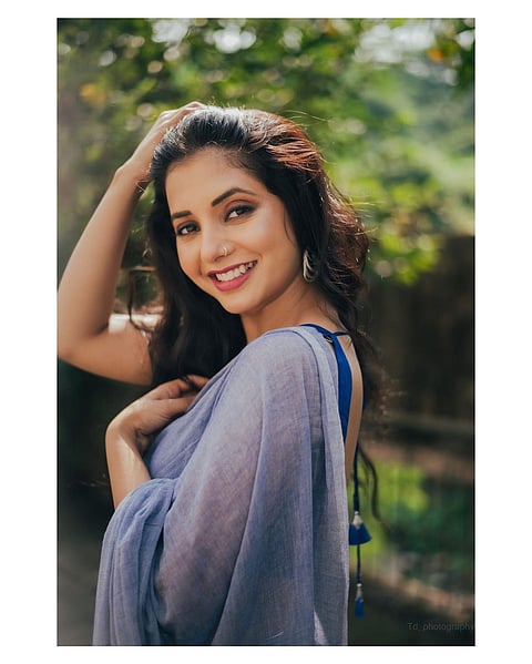 Sayali Sanjeev : नमस्कार गायकवाड वहिनी कशा आहात? लवकर लाडू वाटा !! 