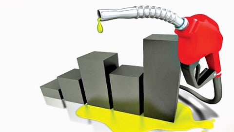 मोठ्या प्रमाणात डिझेल खरेदी करणाऱ्या कंपन्यांना तेल कंपन्यांचा दणका; लीटरमागे 25 रुपये वाढीव दराने विक्री