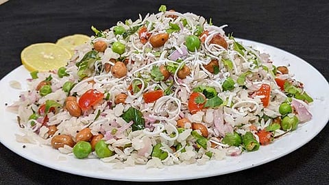 Dadpe Pohe : महाराष्ट्रीयन दडपे पोहे कसे कराल?