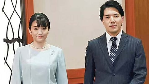 जपानची राजकुमारी माको हिने राजघराण्‍याचा त्‍याग करत प्रियकर केई कोमुरो याच्‍याशी लग्‍न केले आहे. 